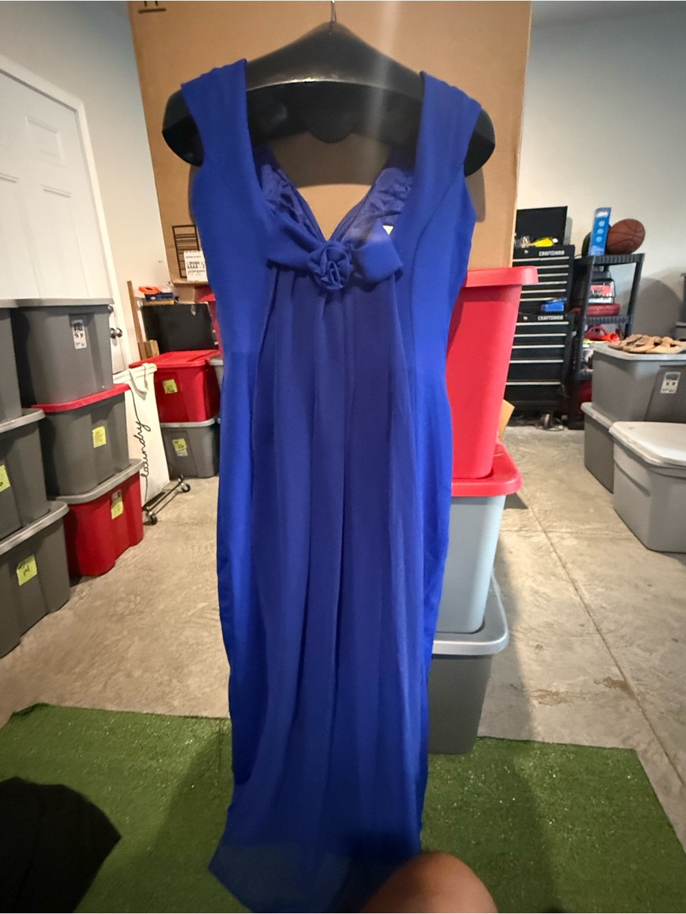 Elegant Royal Blue Sleeveless Maxi Dress with Rosette Detail mp28